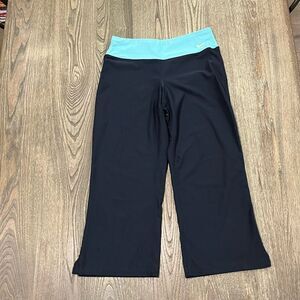 Nike Fit Dry Womens Capri Pants Swoosh Mid-Rise Cropped Stretch Navy Blue Small